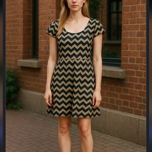 Candie's Sleeveless Black & Gold Chevron Dress